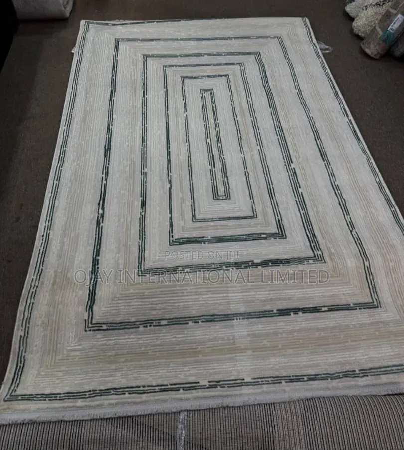 High Quality Centre Rug