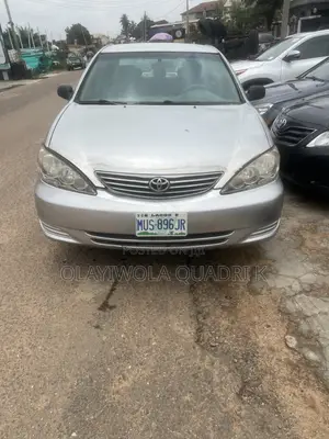 Toyota Camry LE 4dr Sedan (2.4L 4cyl 5A) 2005 Silver