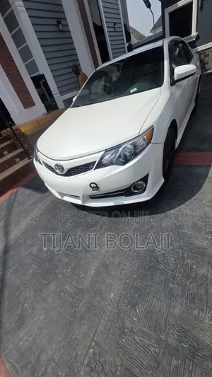Toyota Camry SE 4dr Sedan (2.5L 4cyl 6A) 2013 White