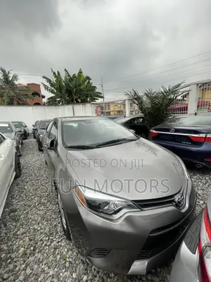 Toyota Corolla 2015 Brown