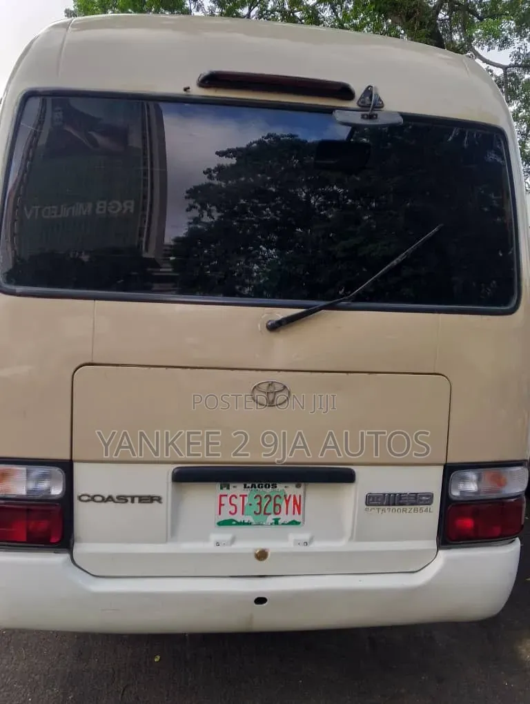 Toyota Coaster 2017 Yellow