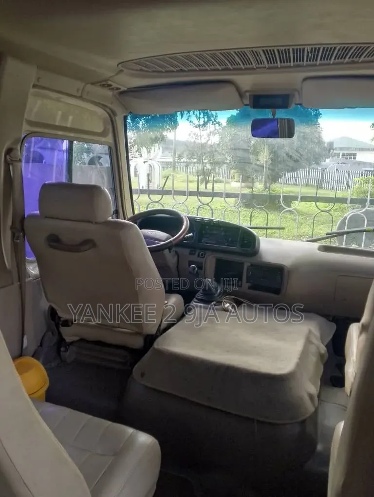 Toyota Coaster 2017 Yellow