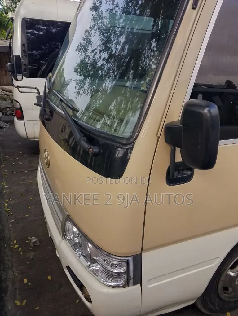 Toyota Coaster 2017 Yellow