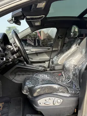 Porsche Macan 2023 Silver