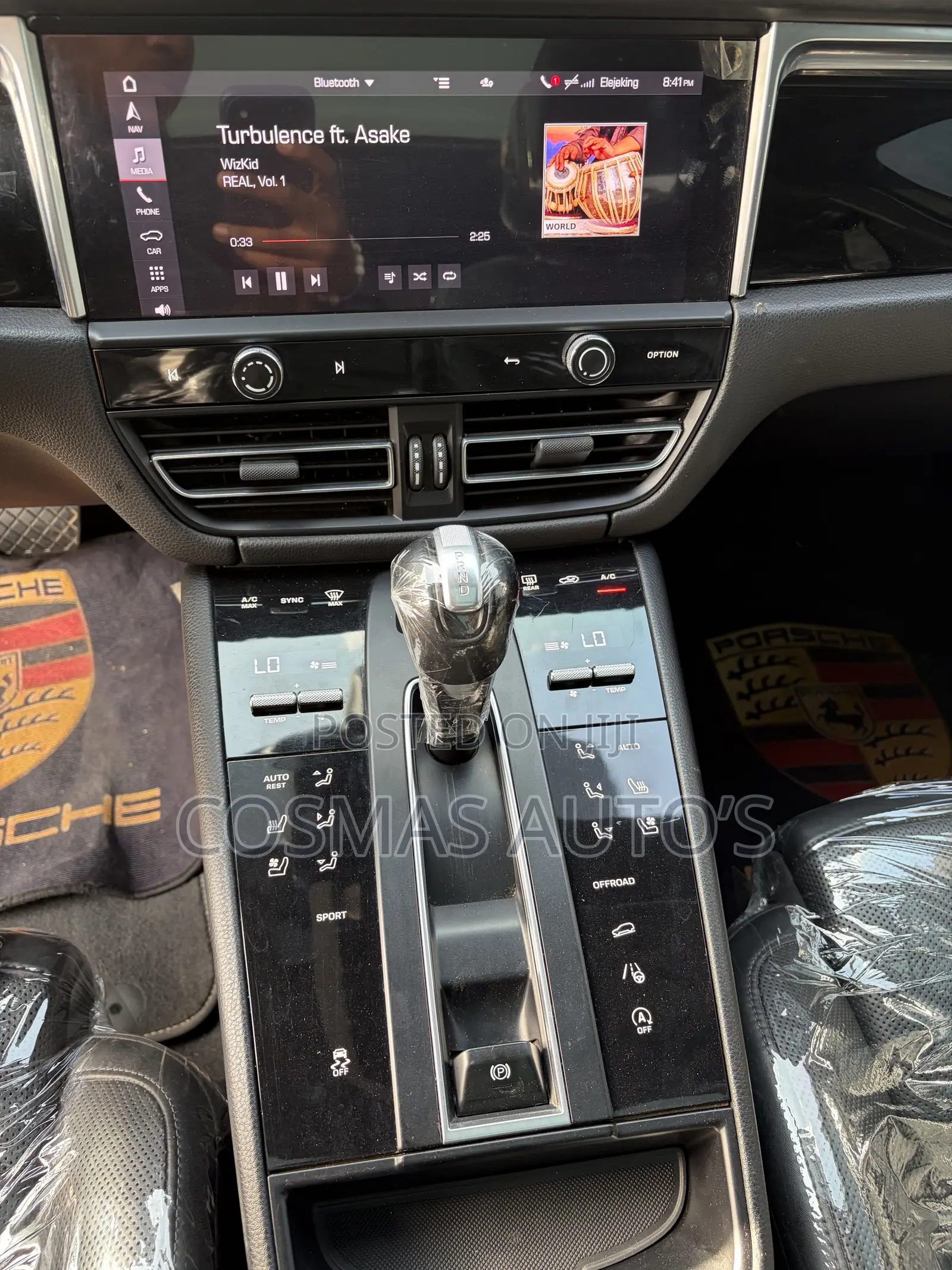 Porsche Macan 2023 Silver