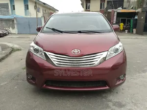 Toyota Sienna 2011 Red