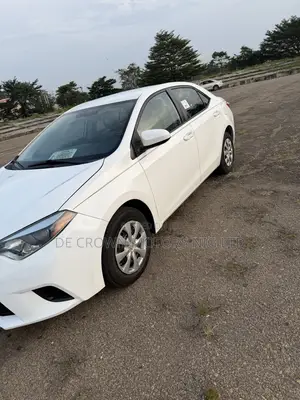 Toyota Corolla LE 4dr Sedan (1.8L 4cyl CVT) 2016 White