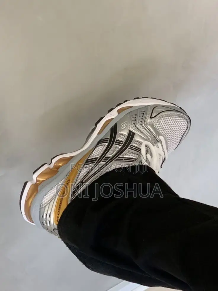 Asics Sneakers