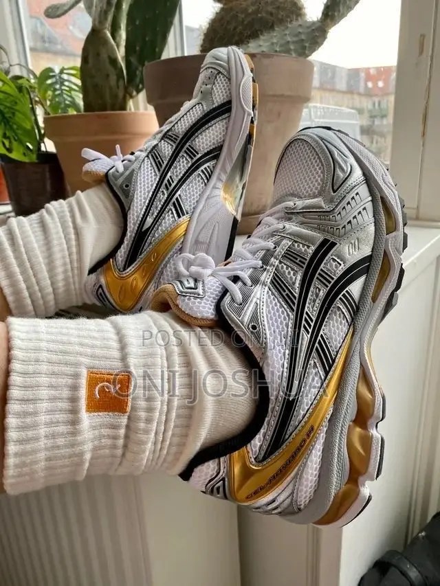 Asics Sneakers