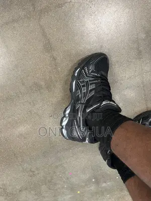 Asics Sneakers