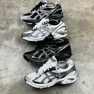 Asics Sneakers