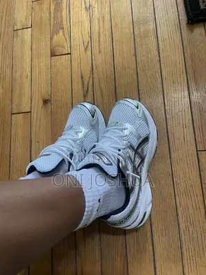 Asics Sneakers