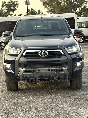 New Toyota Hilux 2025 Black