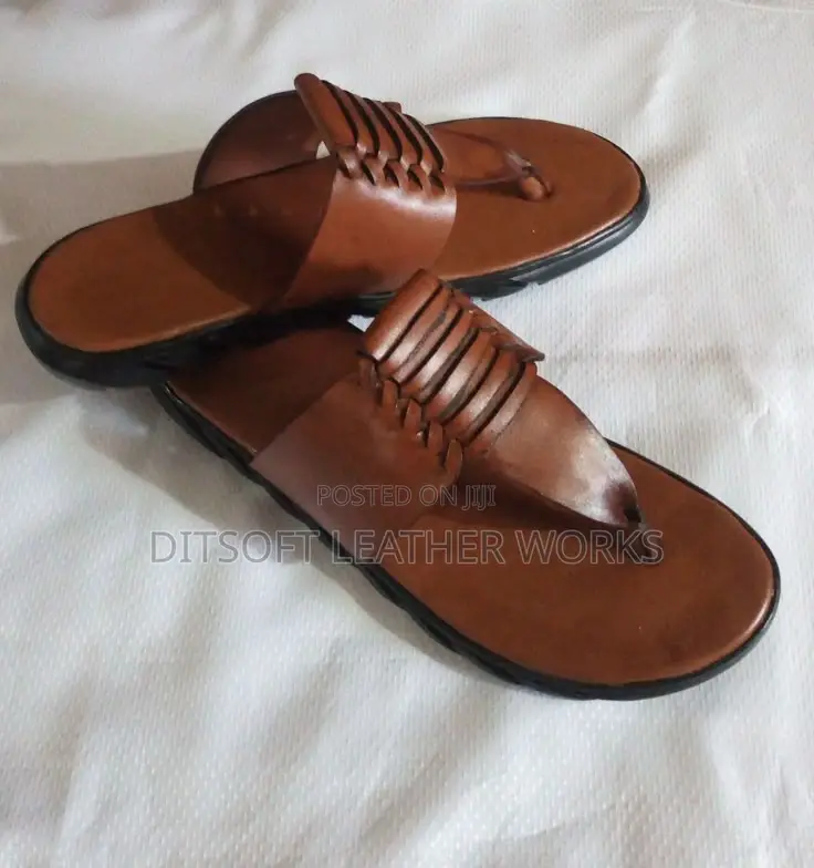 Handcrafted Brown Leather Pam Slippers – Men's Toe-Post