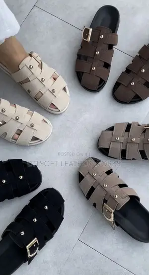 Unisex Suede Fisherman Pam Slippers With Gold Buckle