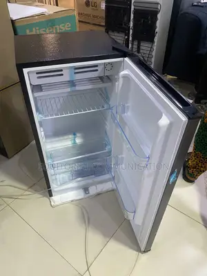 Royal RREF105BF 105L Small-Space Refrigeration Solution