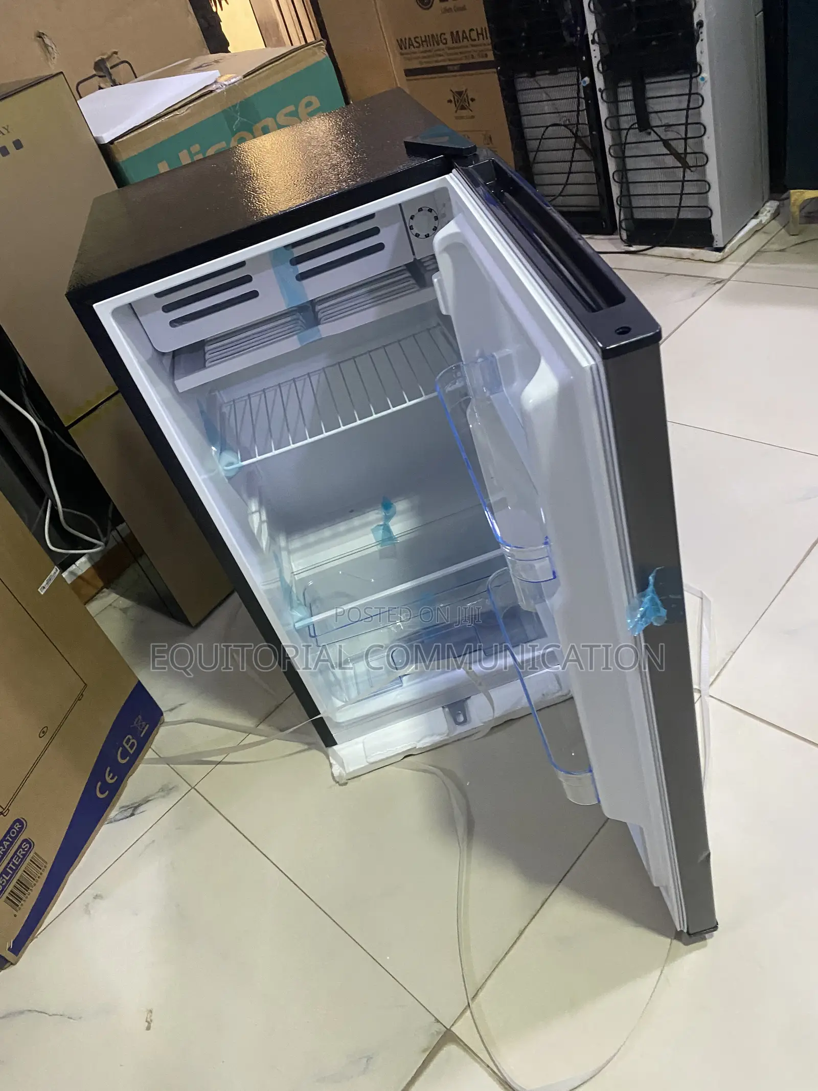Royal RREF105BF Direct Cool Refrigerator 105L