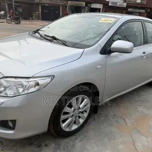 Toyota Corolla 2010 Silver