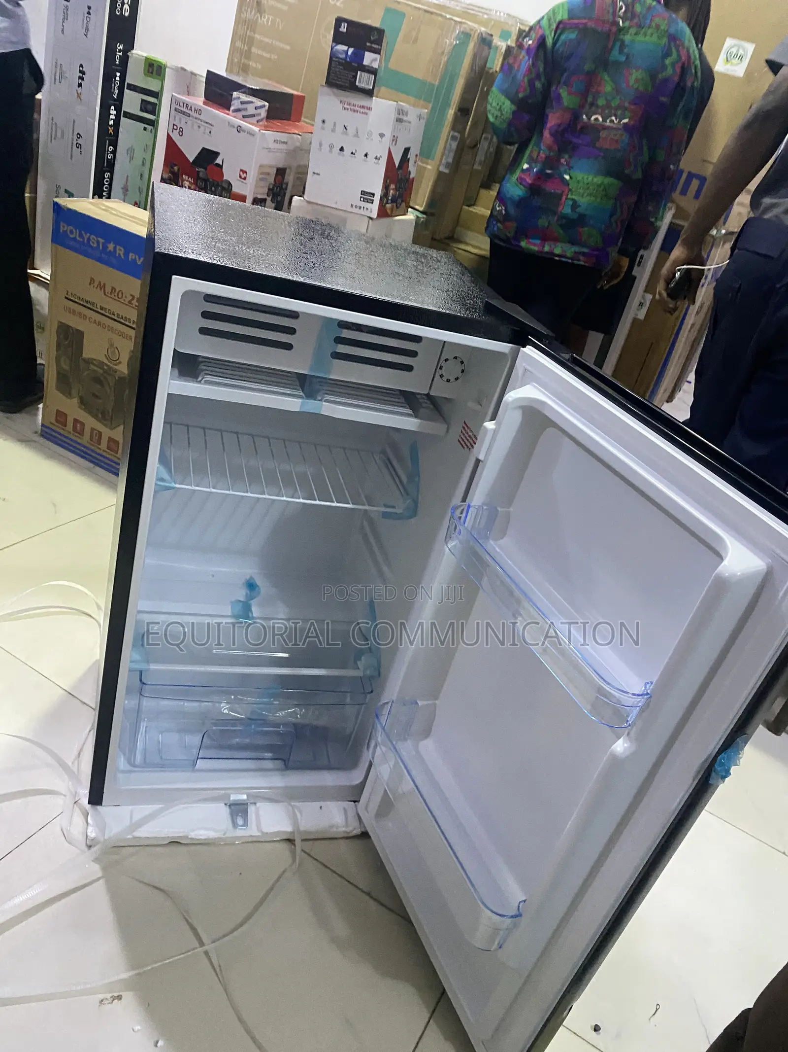 Royal RREF105BF Practical Home Refrigerator 105L