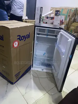 Royal RREF105BF 105L Compact Fridge With Adjustable Shelves