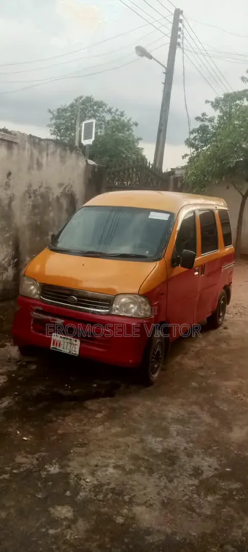 Daihatsu Hijet 2004 Yellow