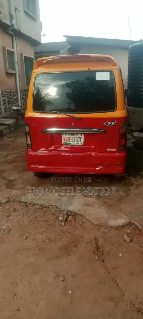 Daihatsu Hijet 2004 Yellow