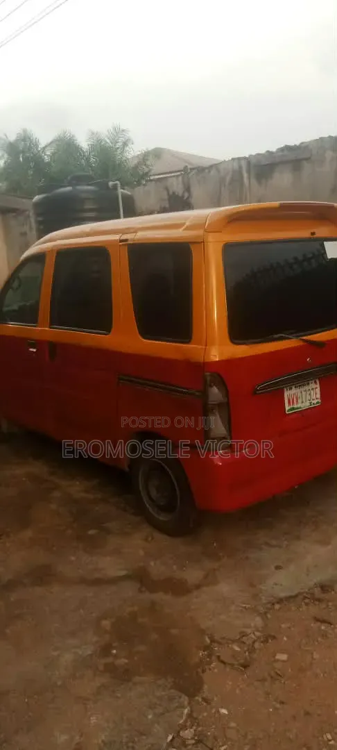 Daihatsu Hijet 2004 Yellow