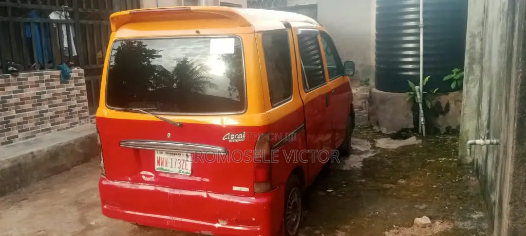 Daihatsu Hijet 2004 Yellow