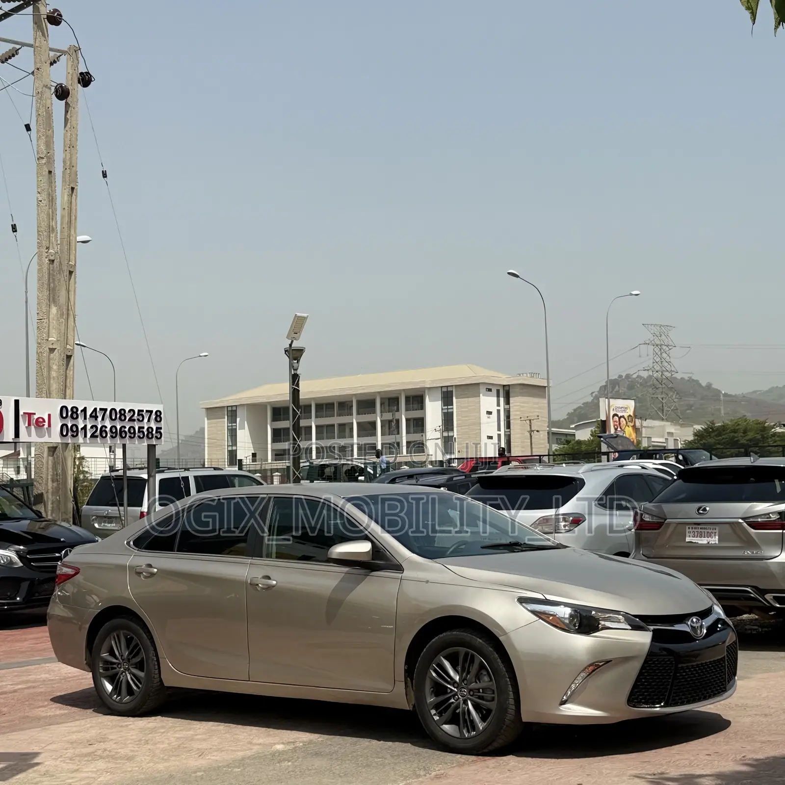 Toyota Camry 2016 Gold