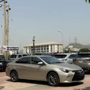 Toyota Camry 2016 Gold