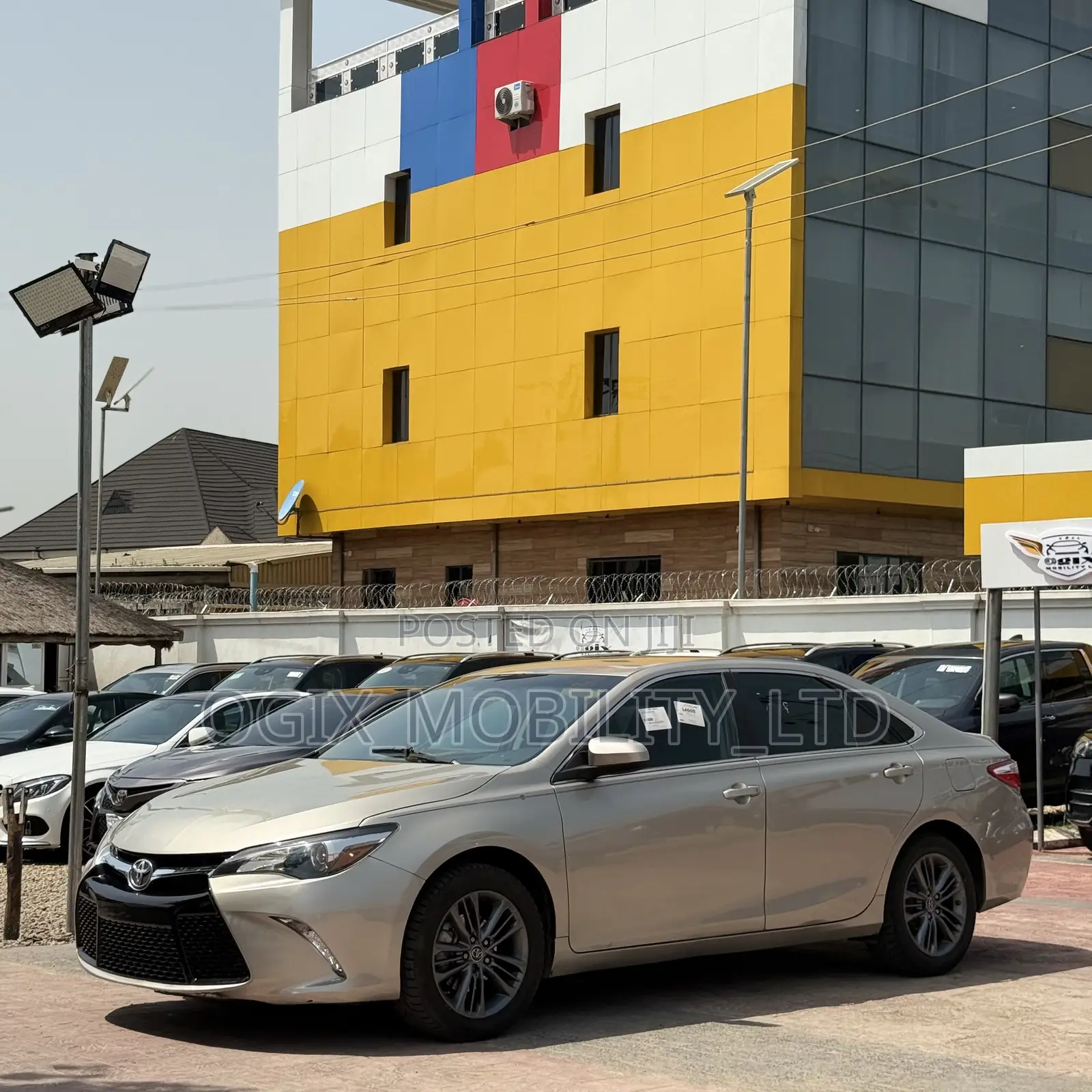 Toyota Camry 2016 Gold
