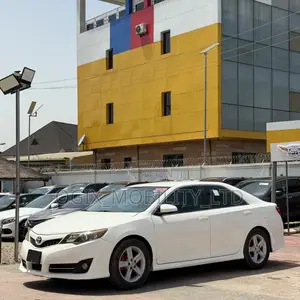 Toyota Camry SE 4dr Sedan (2.5L 4cyl 6A) 2013 White