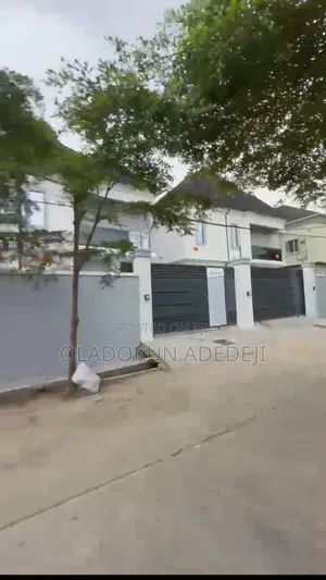 4bdrm Duplex in Medina for sale