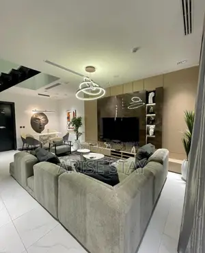 2-Bedroom Maisonette With PS5, Pool & Gym