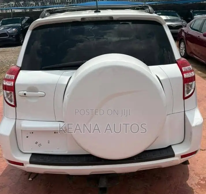 Toyota RAV4 2011 White