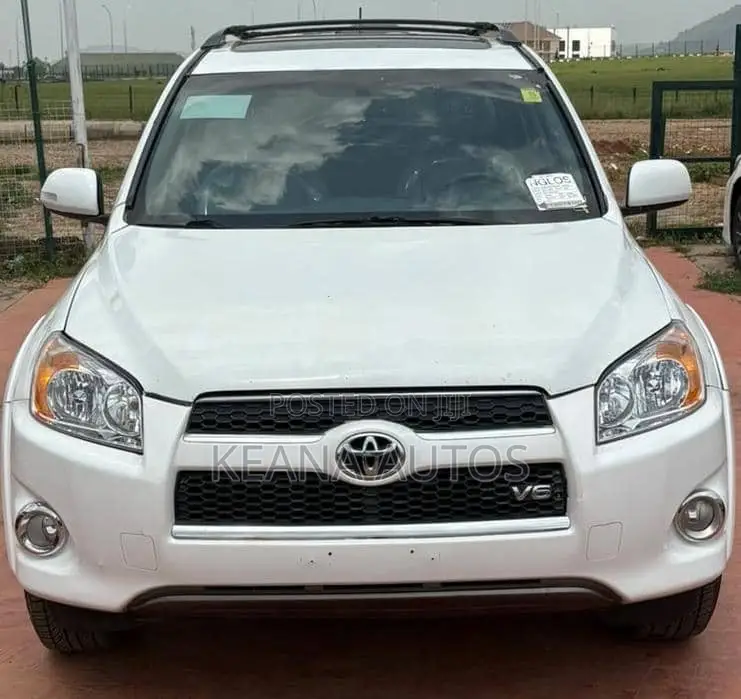 Toyota RAV4 2011 White