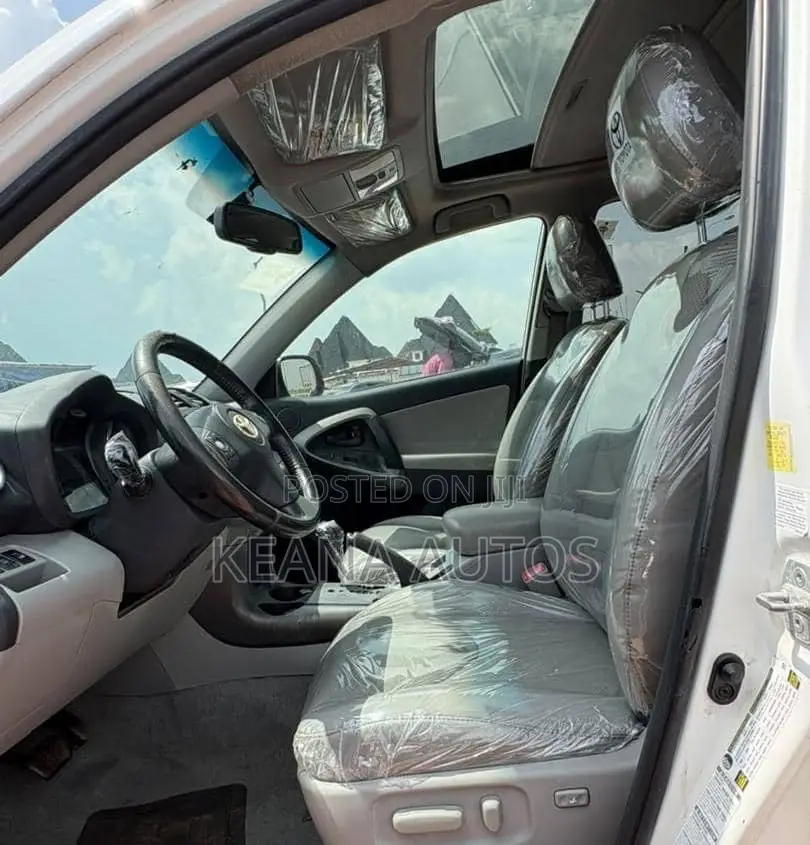 Toyota RAV4 2011 White