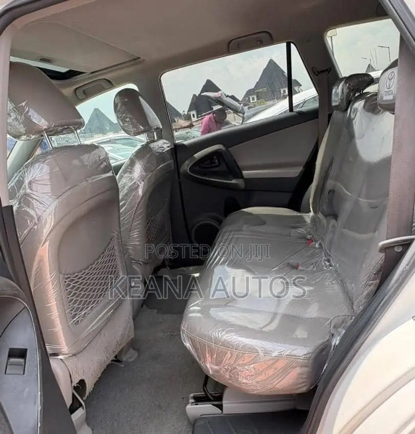 Toyota RAV4 2011 White