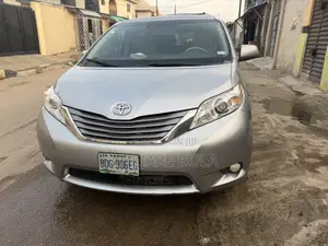 Toyota Sienna XLE 7 Passenger Mobility 2012 Silver