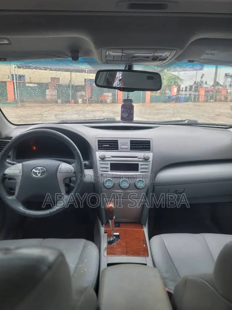 Toyota Camry 2010 Silver