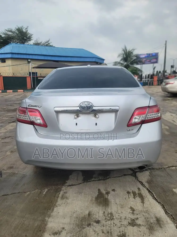 Toyota Camry 2010 Silver