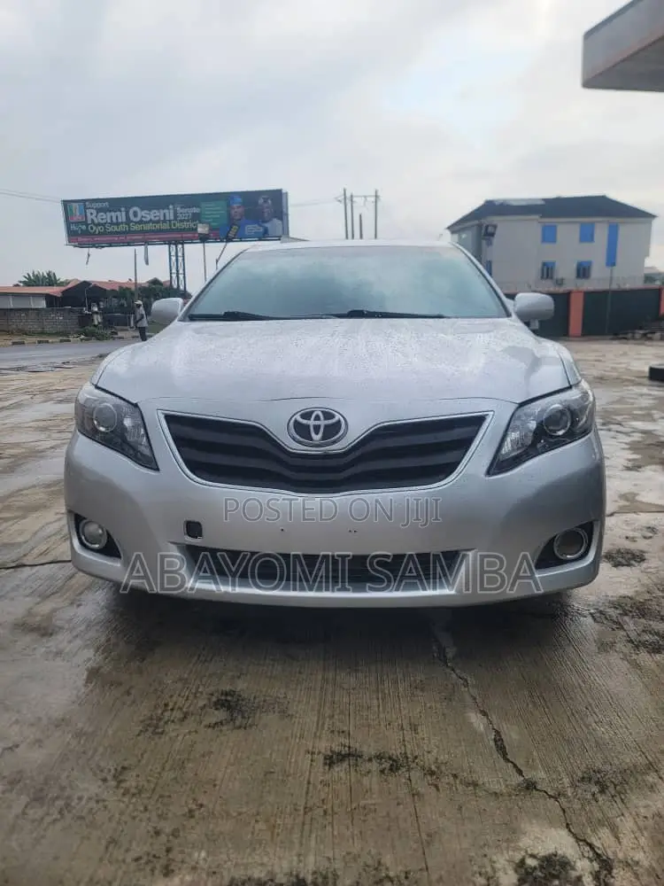 Toyota Camry 2010 Silver