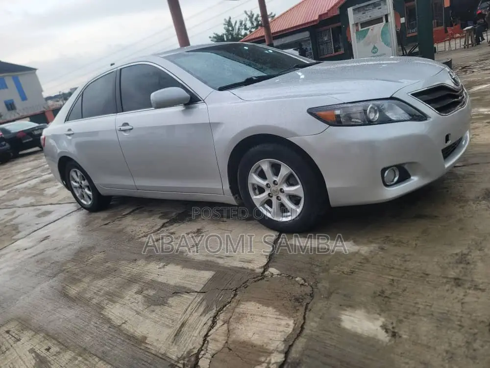 Toyota Camry 2010 Silver