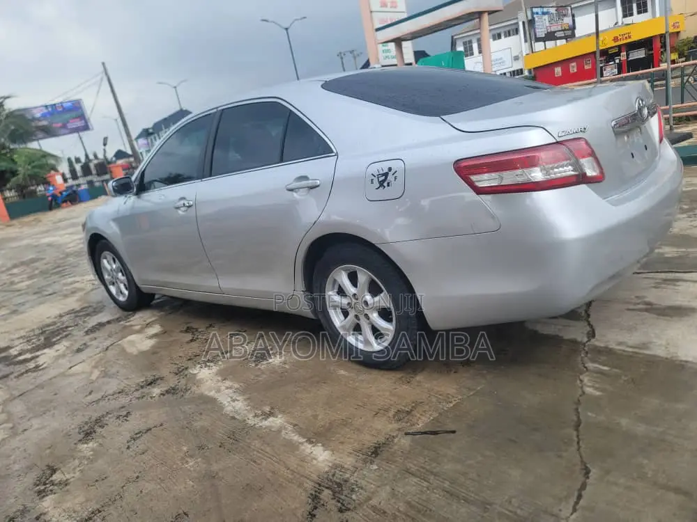 Toyota Camry 2010 Silver