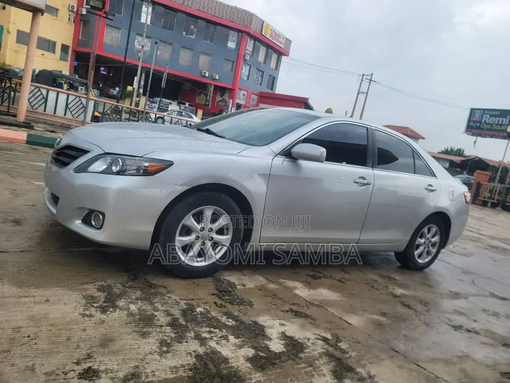 Toyota Camry 2010 Silver