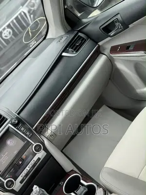 Toyota Camry XLE V6 4dr Sedan (3.5L 6cyl 6A) 2013 White