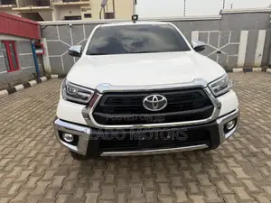 Toyota Hilux 2024 White