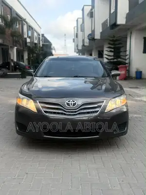 Toyota Camry LE 4dr Sedan (2.5L 4cyl 6AM) 2010 Gray