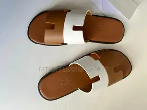 Hermes-Style Two-Tone Pam Slippers – Brown & White