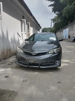 Toyota Camry SE 4dr Sedan (3.5L 6cyl 6A) 2014 Gray